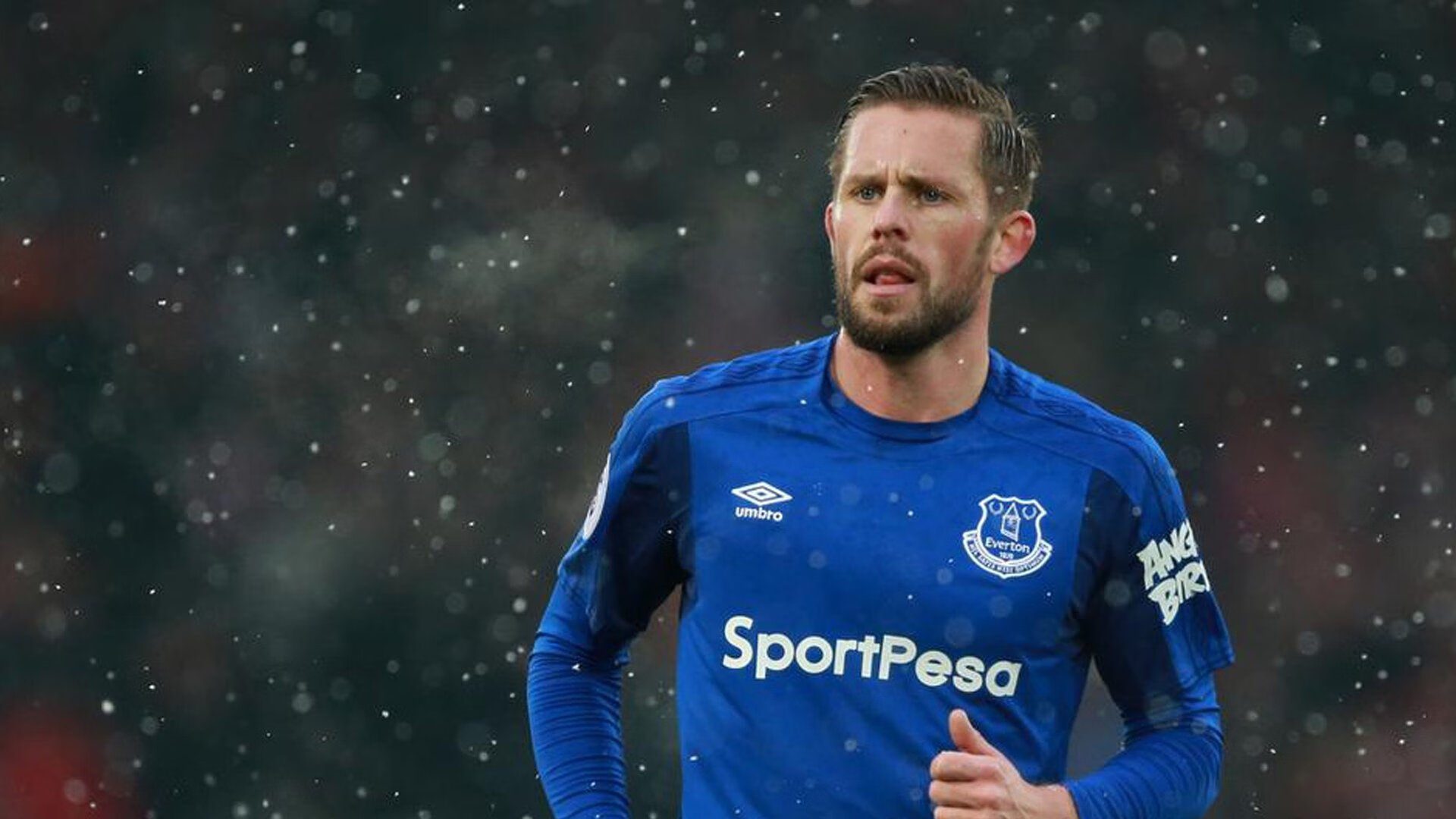 FB体育中国-新王当立？小贾伦轰出统治级数据，快船团队压制骑士显冠军相