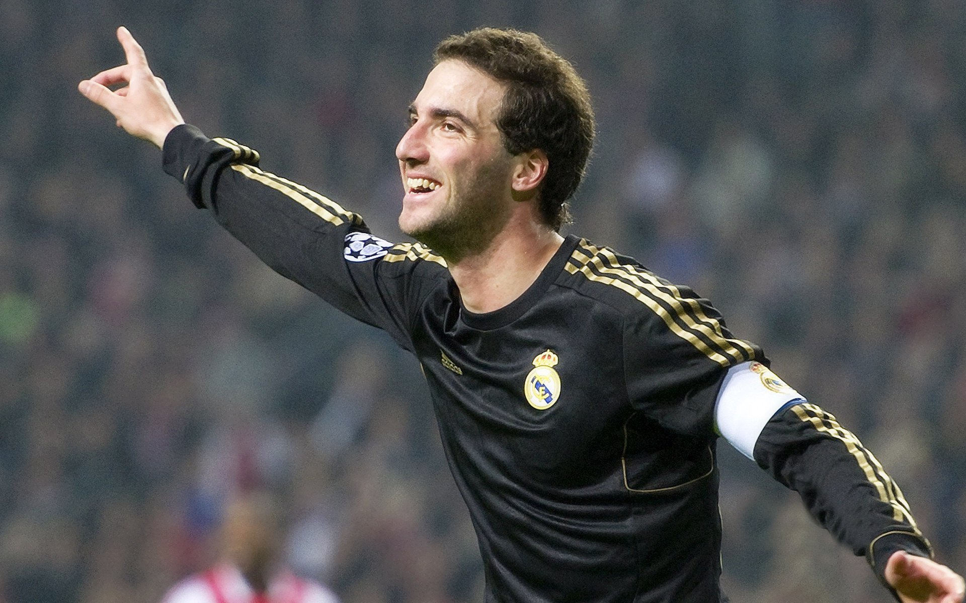 当足球加时赛遇上F1领奖台，加克波的双线冲刺与洪都拉斯的逆袭启示