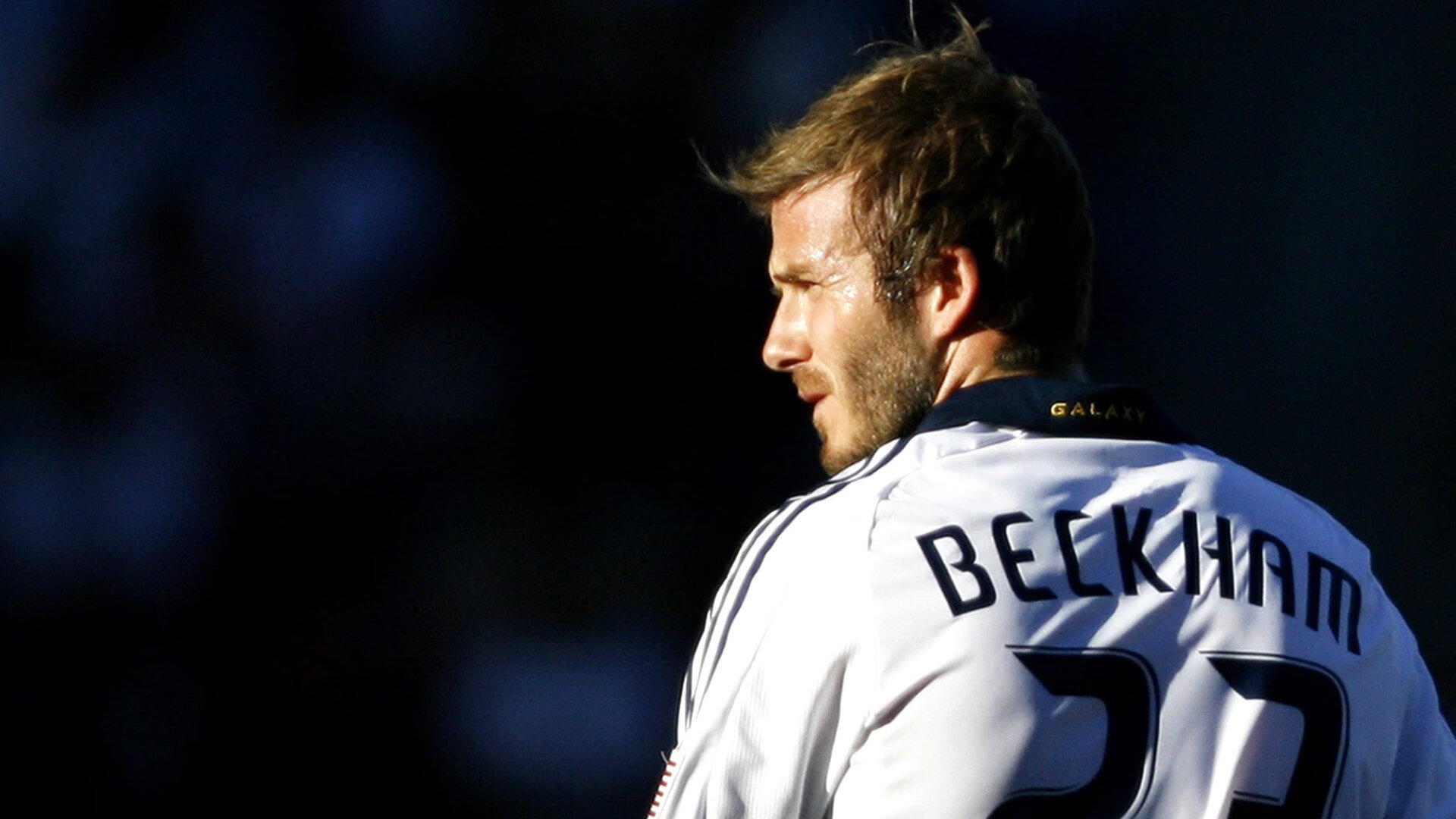 双重奏鸣，勒沃库森战术收割尤文，拉什福德年度焦点战接管舞台